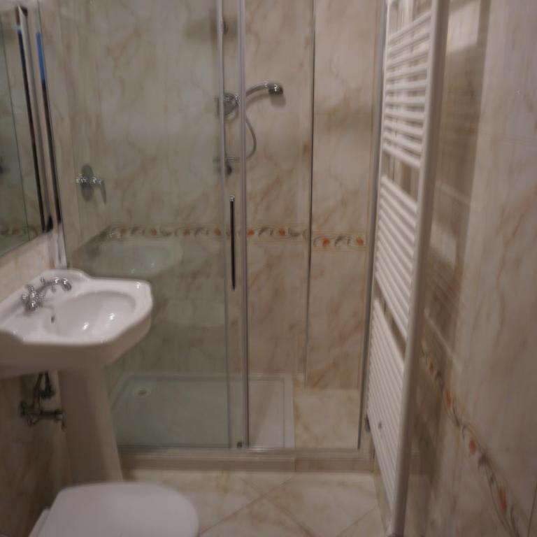 B & B Nina - Camera Matrimoniale con Bagno Privato Esterno - 4