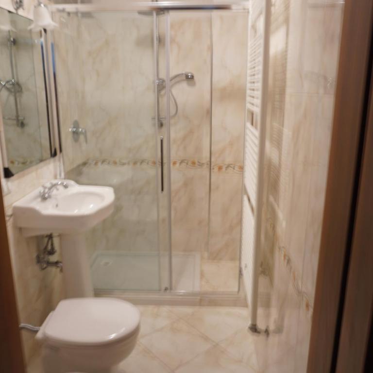 B & B Nina - Camera Matrimoniale con Bagno Privato Esterno - 7