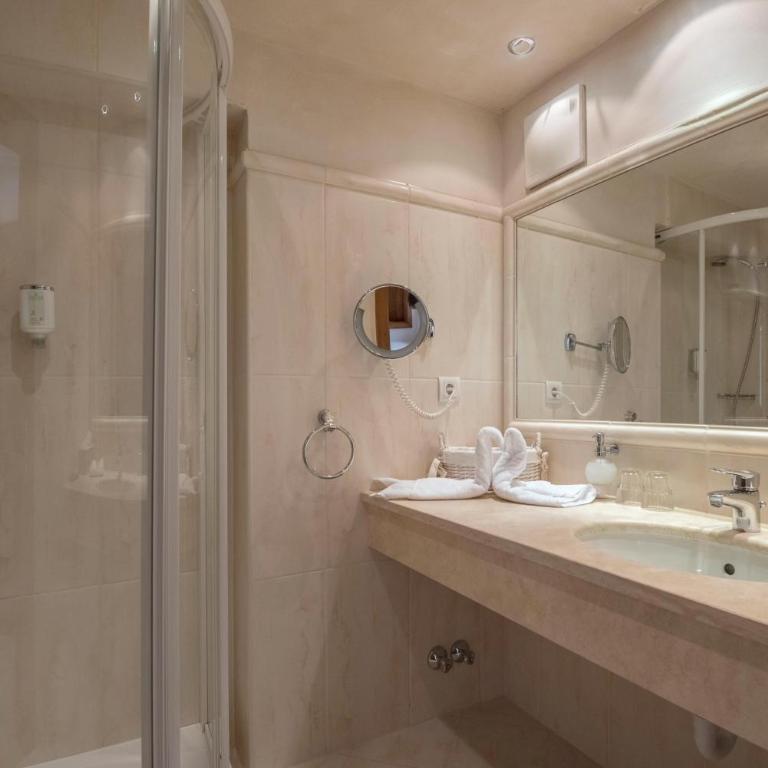 Hotel Alpenblick Zillertal - Comfort Doppelzimmer mit Dusche - 1