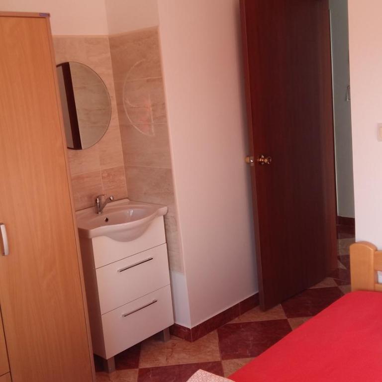 Apartments Katarina - Single Room with Balcony - 4