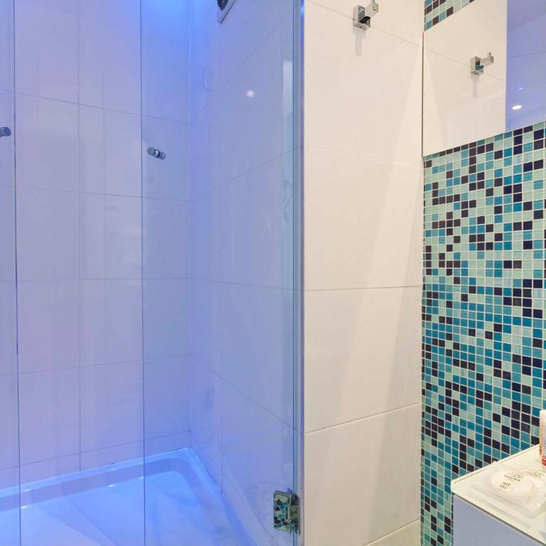 Color Design Hotel - Chambre Deluxe Double ou Lits Jumeaux - 4