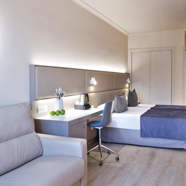 Sallés Hotel Pere IV - Deluxe Triple Room with Spa Access - 6