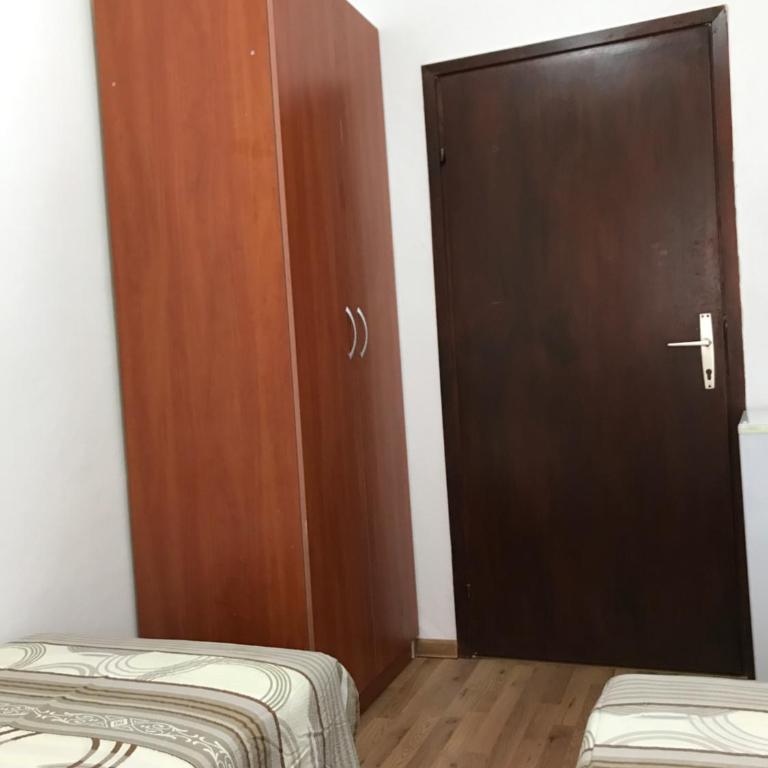 Apartments Pavićević - Twin Room with Shared Bathroom - 4