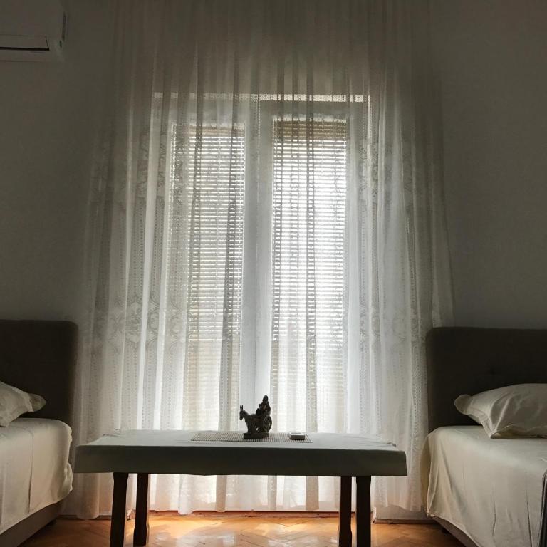 Apartments Pavićević - Quadruple Room with Shared Bathroom - 4