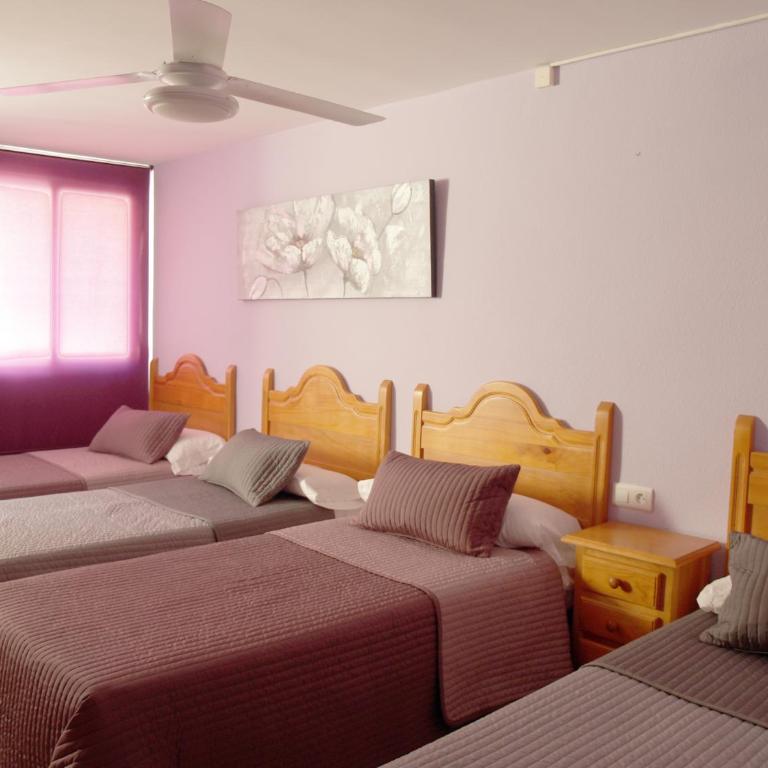 Hostal Gonzalez - Habitación Cuádruple con baño - 2