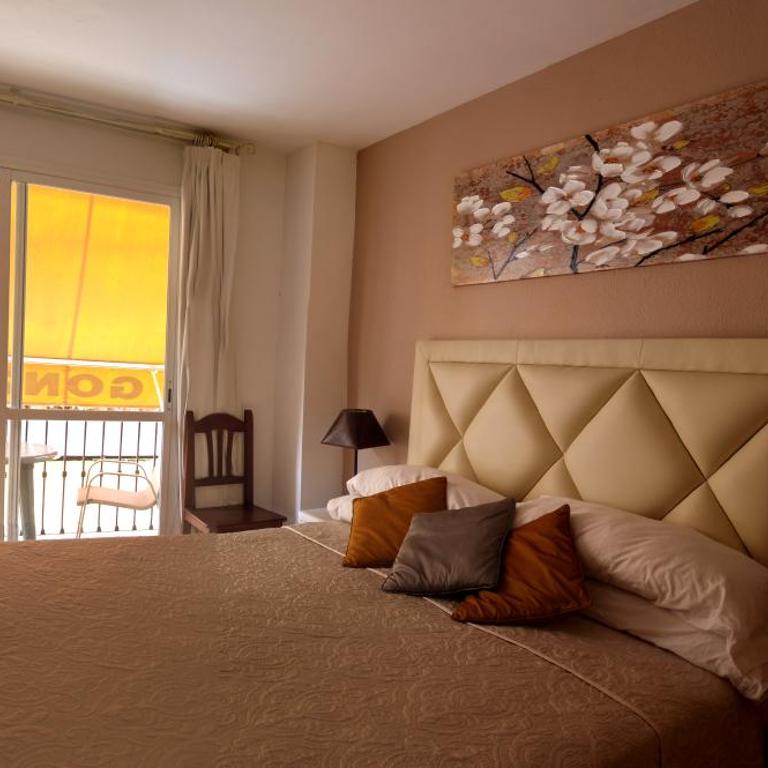 Hostal Gonzalez - Habitación Doble con balcón - 1 o 2 camas - 4