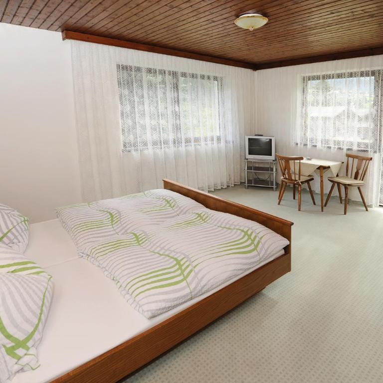 Haus Karin - Doppelzimmer mit Balkon - 2