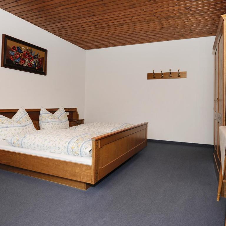 Haus Karin - Doppelzimmer mit Balkon - 4
