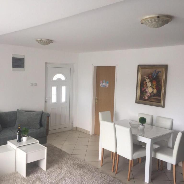 Veselinka Apartments & Rooms - Apartment with Sea View - 12