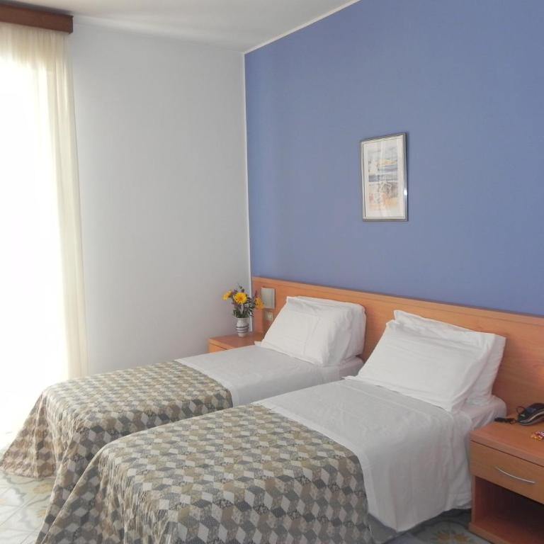 Raffy Family & Bike Hotel - Camera Doppia con Letti Singoli - 2