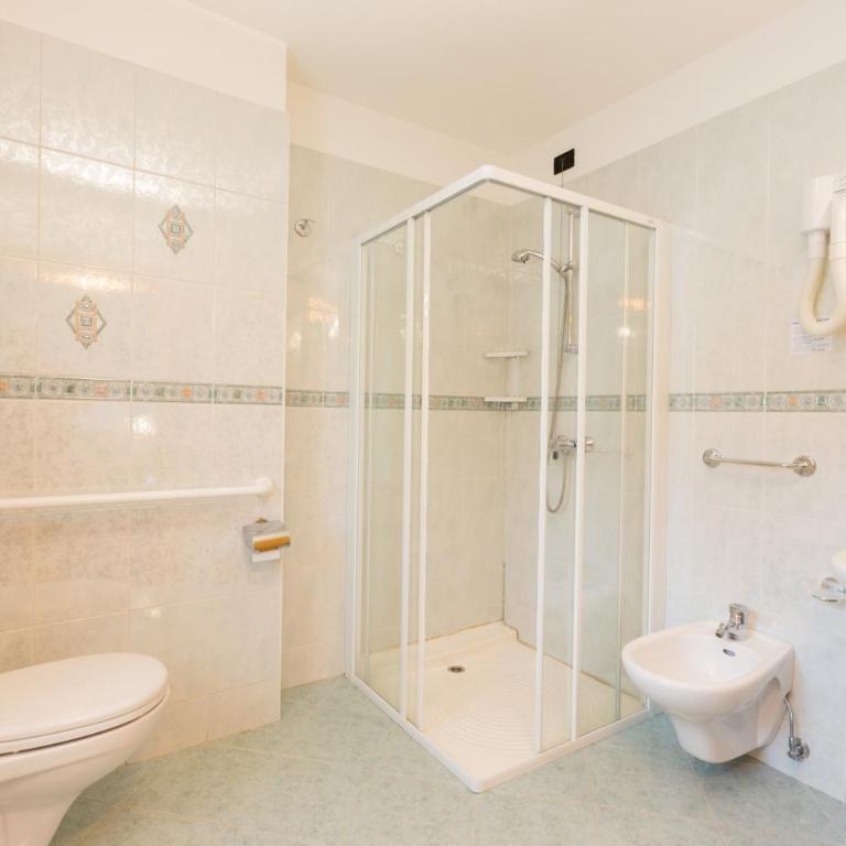 Hotel Pontiglia - Camera Standard Matrimoniale/Doppia con Letti Singoli - 3