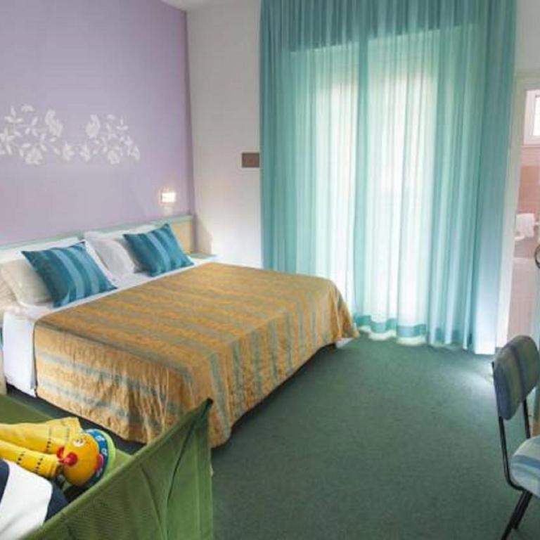 Hotel Diana - Camera Matrimoniale con Balcone - 7