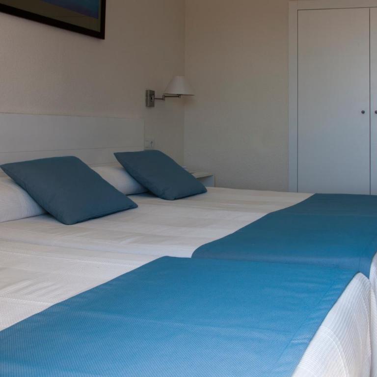 Hotel Sicania - Triple Room with Pool View - 2