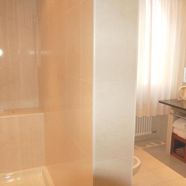 Astoria Hotel Italia - Junior Suite - 8