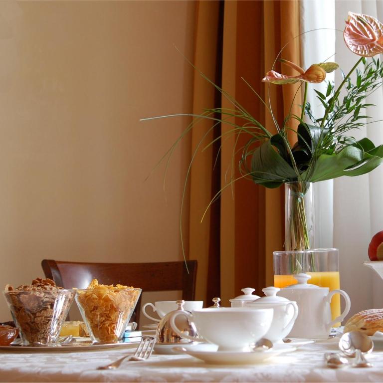 Astoria Hotel Italia - Camera Matrimoniale Standard con Letto Supplementare - 4