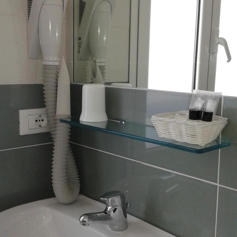Hotel Ambasciata - Double Room - 4