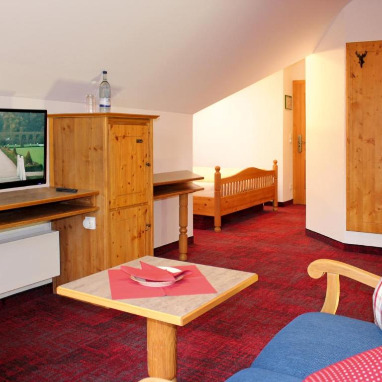 Hotel am Haslinger Hof - Doppelzimmer mit Balkon - 2