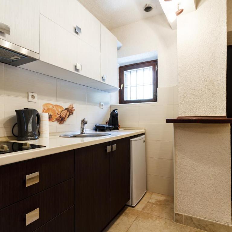 Hill Apartments - Studio with Sea View - 11