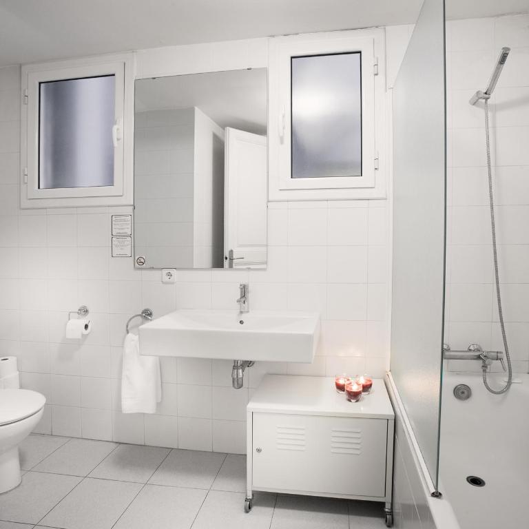 CasaNova Guest House - Standard Double Room with Shared Bathroom - 3