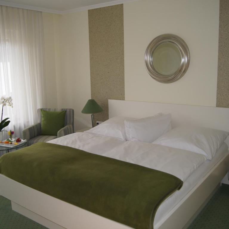 Hotel Christine - Doppelzimmer mit Dusche - 2