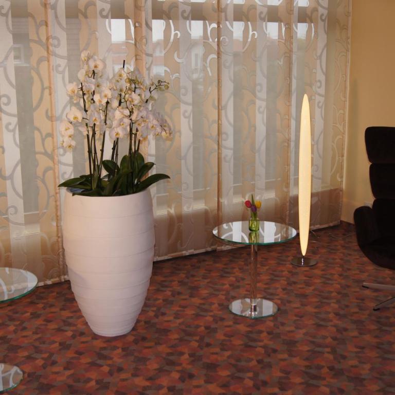 Hotel Christine - Doppelzimmer mit Dusche - 5
