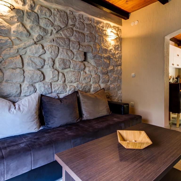 Hill Apartments - Studio with Sea View - 8