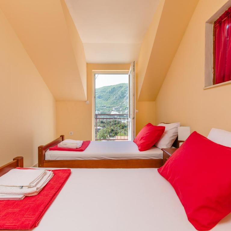 Apartments Feniks - One-Bedroom Apartment with Balcony - 5