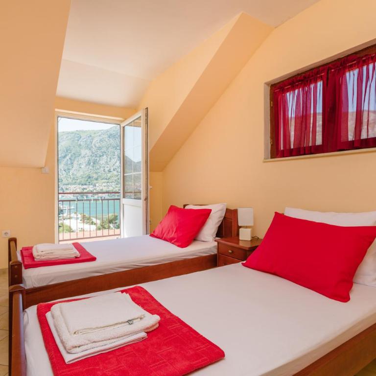 Apartments Feniks - One-Bedroom Apartment with Balcony - 6