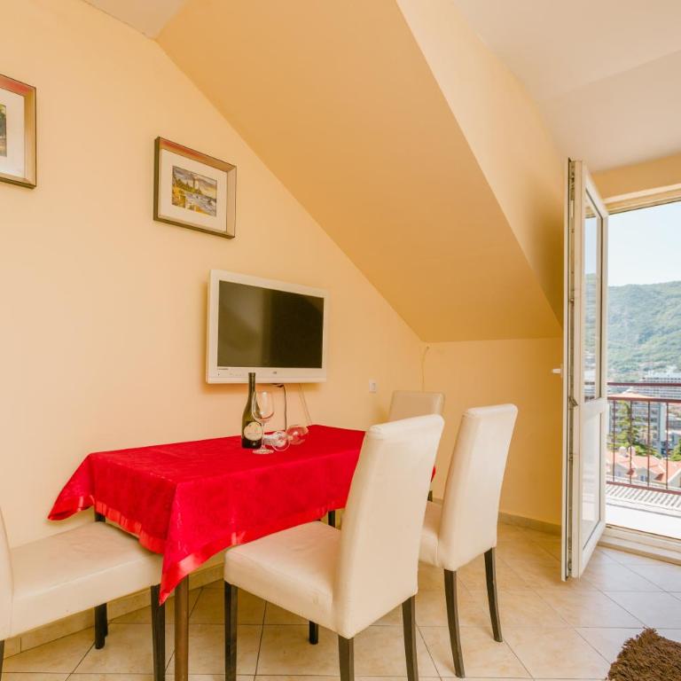 Apartments Feniks - One-Bedroom Apartment with Balcony - 7