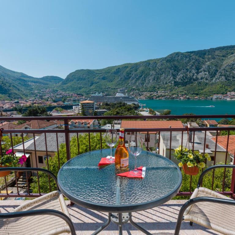 Apartments Feniks - One-Bedroom Apartment with Balcony - 1