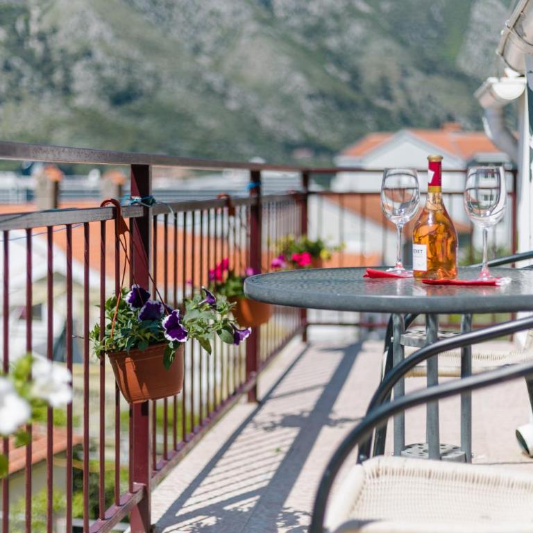 Apartments Feniks - One-Bedroom Apartment with Balcony - 11