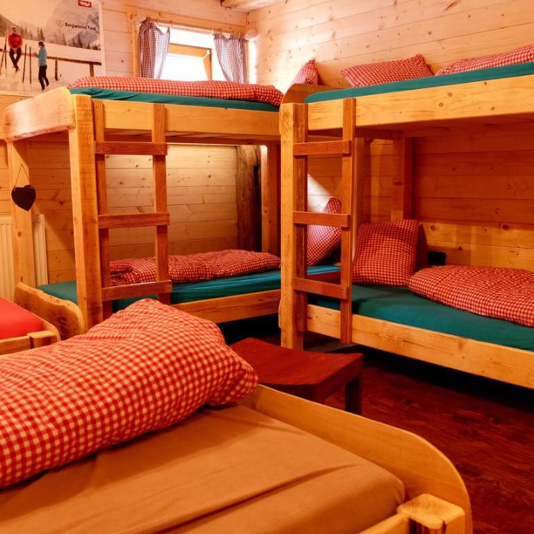Hostel Weisses Rössl - Einzelbett im gemischten Schlafsaal - 2