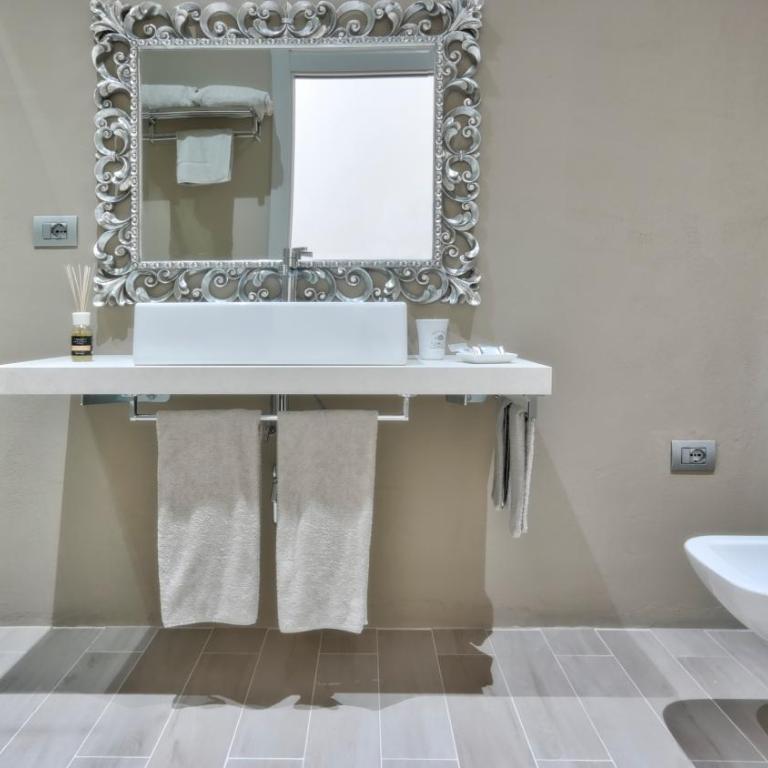 Suite Charme Experience - Camera Matrimoniale Superior con Patio - 6