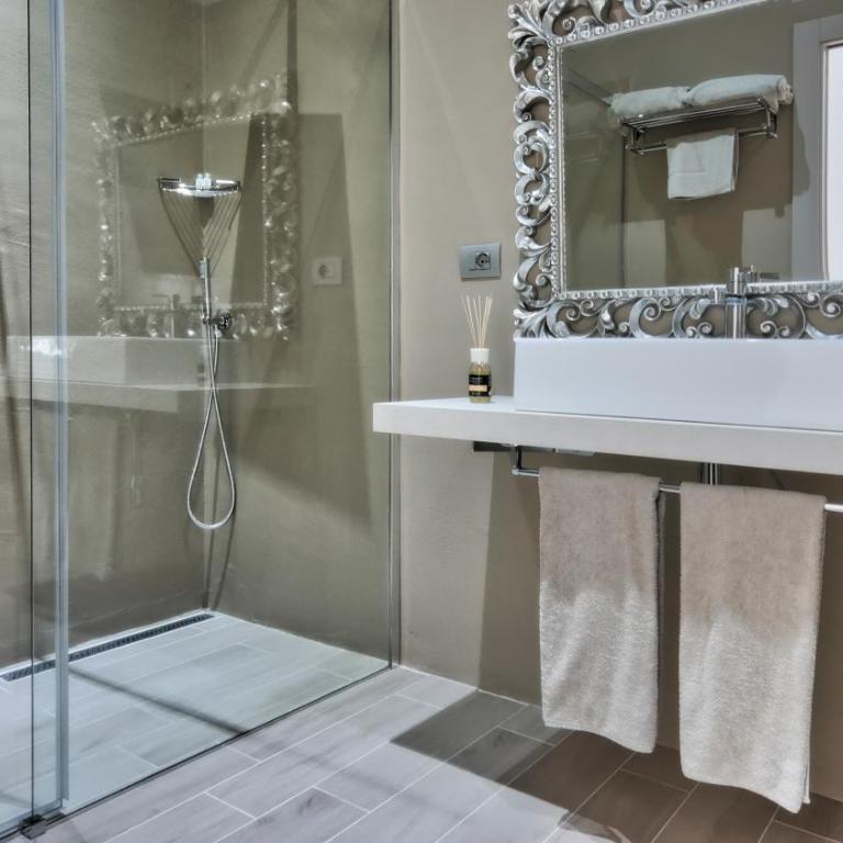 Suite Charme Experience - Camera Matrimoniale Superior con Patio - 7