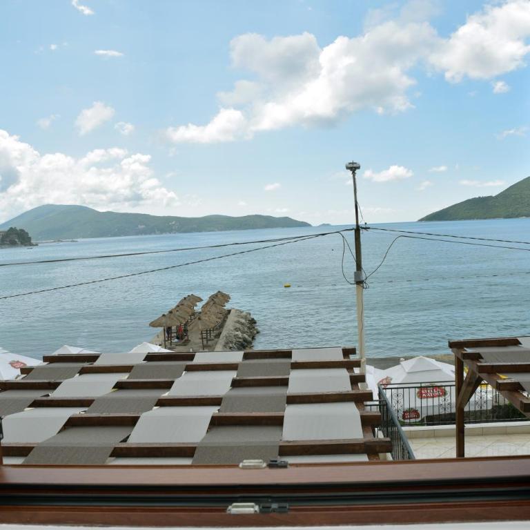 Apartmani Centar Igalo - Apartment with Sea View and Balcony A4 - 2