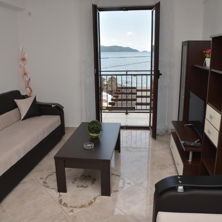 Apartmani Centar Igalo - Apartment with Sea View and Balcony A4 - 3