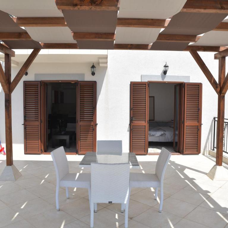 Apartmani Centar Igalo - Apartment with Sea View and Terrace A2 - 8
