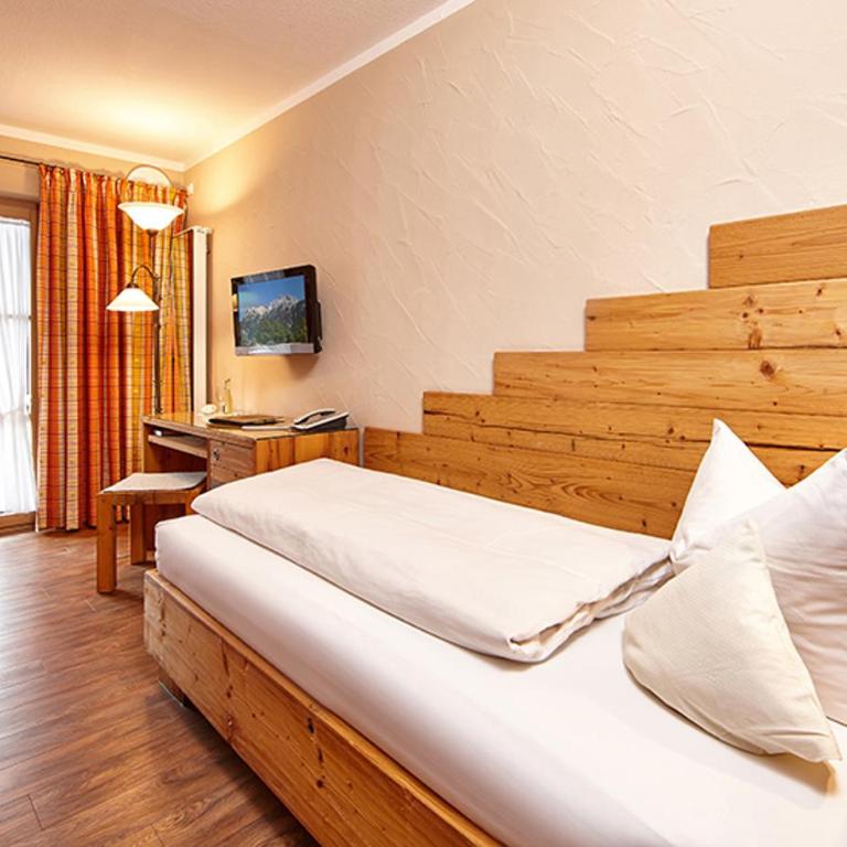 Hotel Landhaus Sonnenbichl Mittenwald - Einzelzimmer mit Balkon - 1
