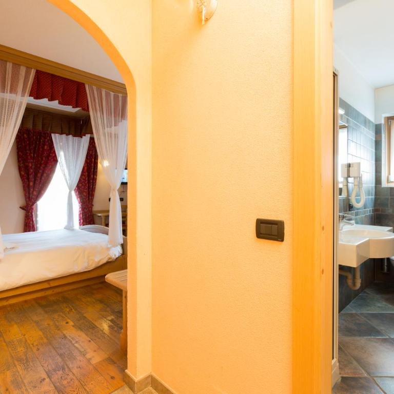 Hotel Pontiglia - Camera Matrimoniale Superior con Balcone - Dependance - 11