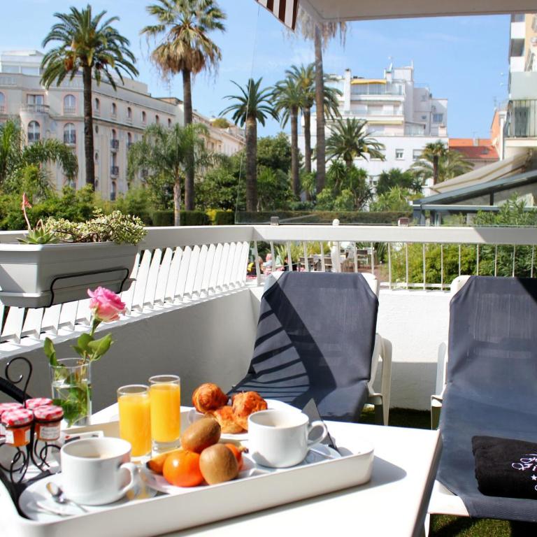Hôtel Victoria - Chambre Double Confort avec Terrasse et Vue sur le Jardin - 2