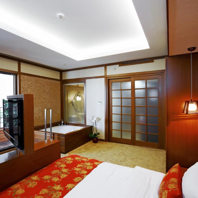 Ramada by Wyndham Podgorica - Garden (Japanese) Suite - 2