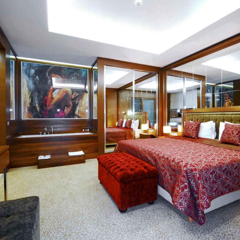 Ramada by Wyndham Podgorica - King Suite - 18