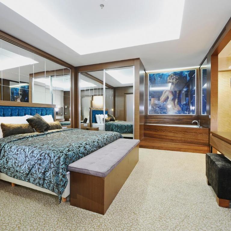 Ramada by Wyndham Podgorica - King Suite - 12