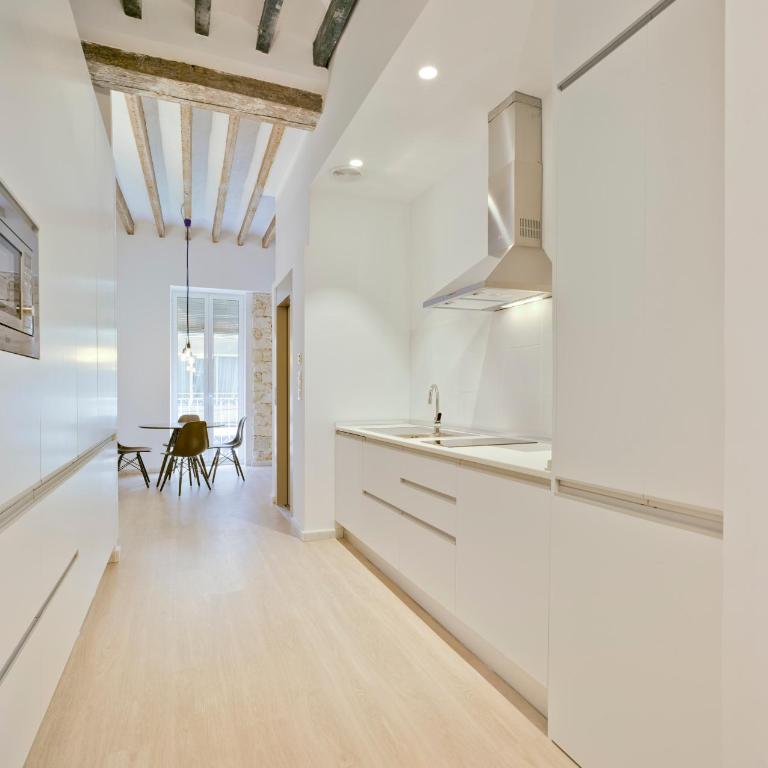MyFlats Luxury City Center - Deluxe Two Bedroom Apartment with Balcony - 7
