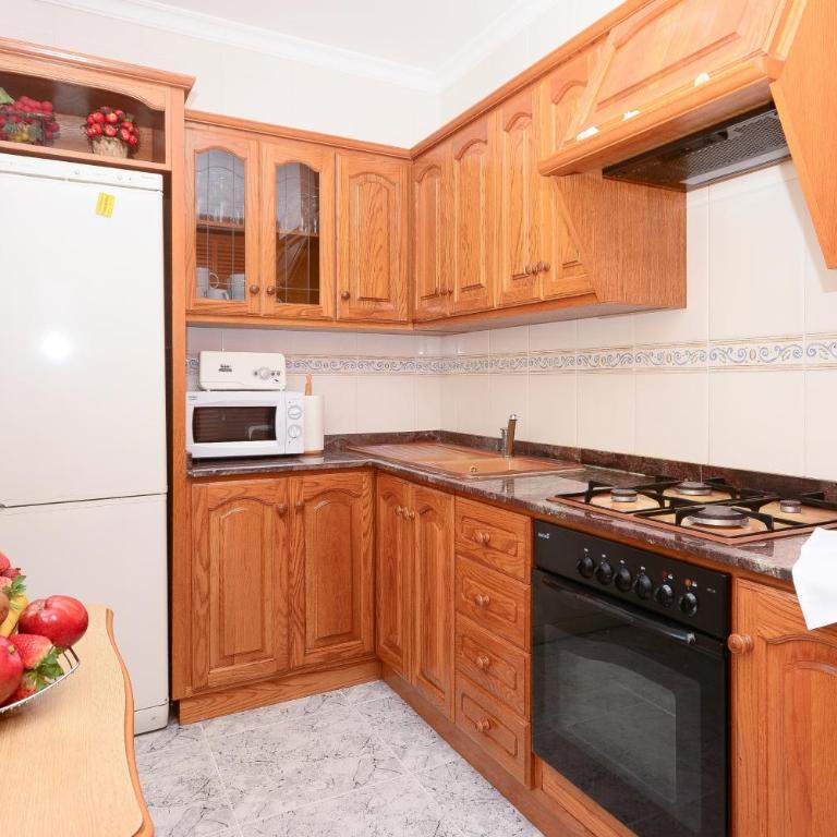 Pinya - Three-Bedroom Villa - 9