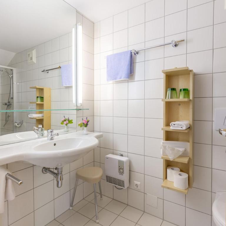 Frühstückspension "Schlosswirt" - Doppelzimmer mit Balkon - 2