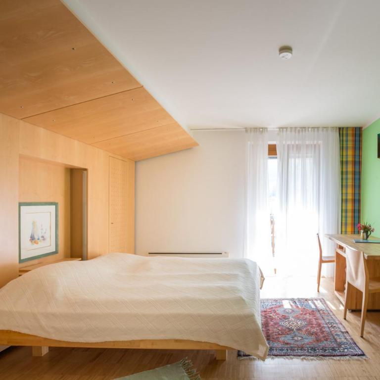 Frühstückspension "Schlosswirt" - Doppelzimmer mit Balkon - 1