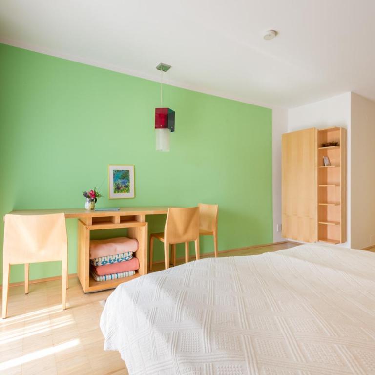 Frühstückspension "Schlosswirt" - Doppelzimmer mit Balkon - 4