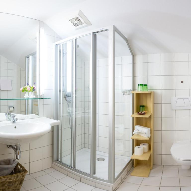 Frühstückspension "Schlosswirt" - Doppelzimmer mit Balkon - 8