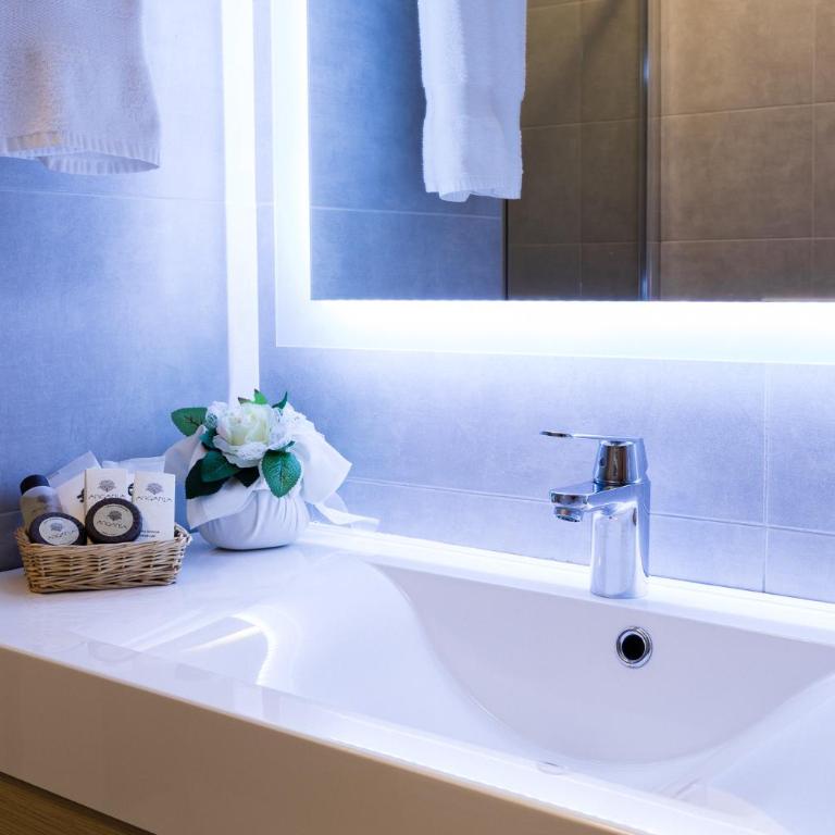 Hotel Collini - Suite de 1 dormitorio con sofá cama - Cama extragrande - 7